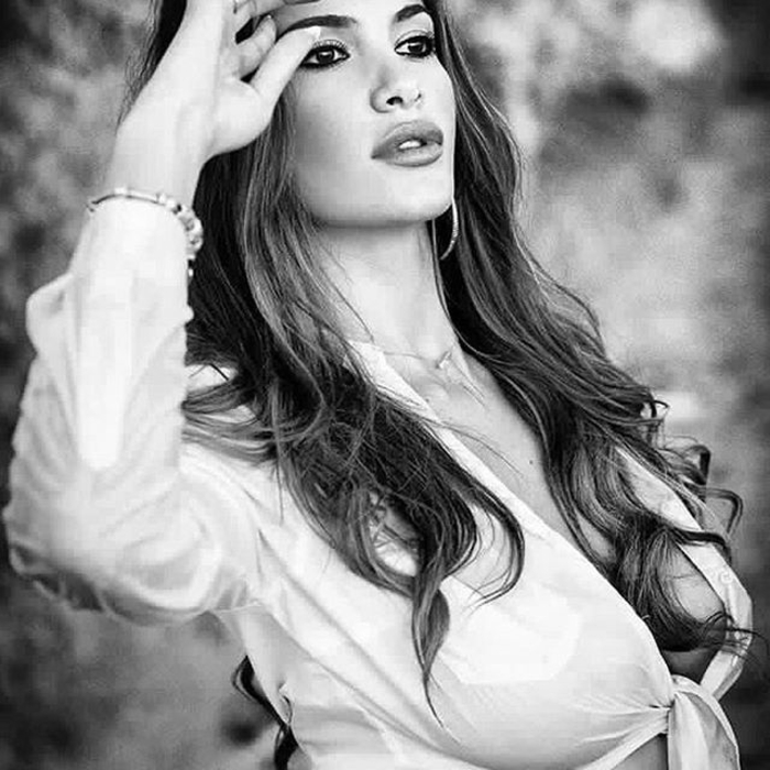 mara fasone nuova tronista accusata di aver ritoccato varie parti di viso e corpo