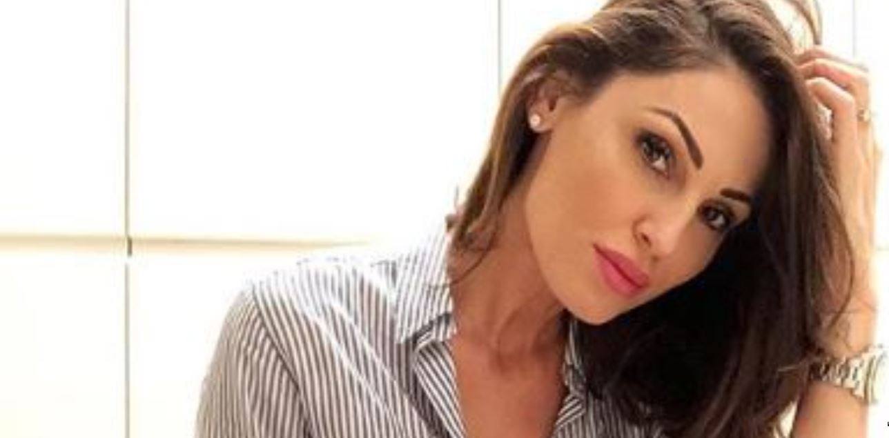 Anna Tatangelo nuda in doccia: la foto fa impazzire i fan