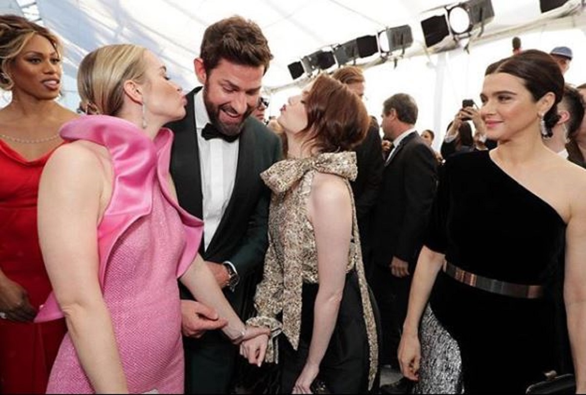 Emily Blunt, l’outfit scelto per i Sag Awards fa discutere