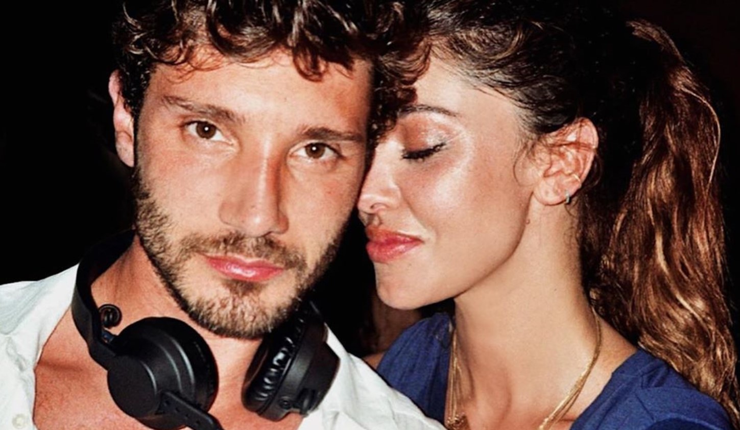 Belen e Stefano bacio