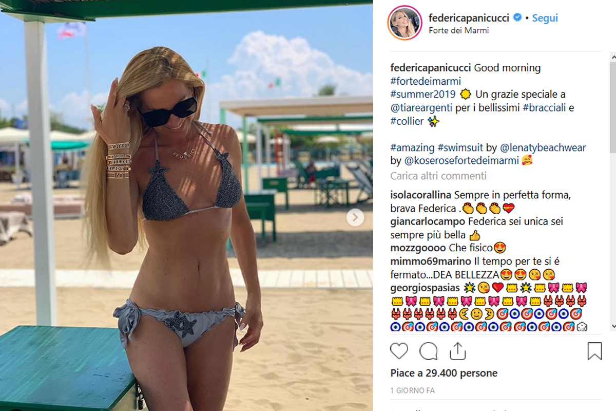 Federica Panicucci in bikini