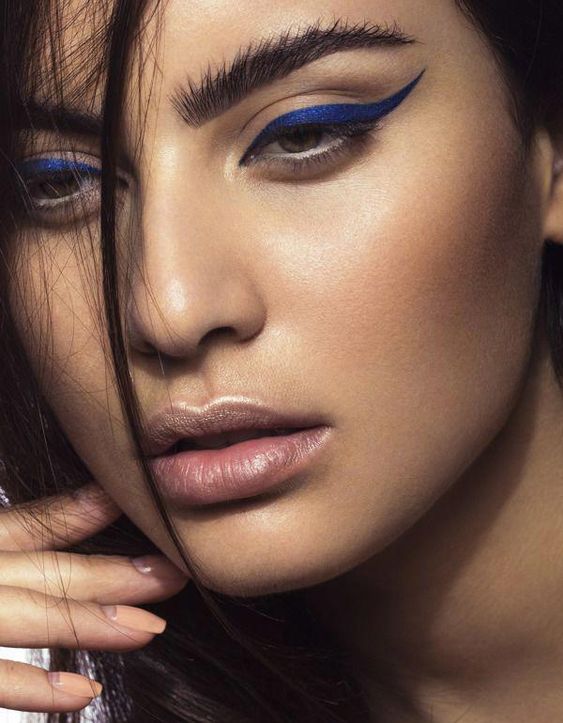 blu eyeliner