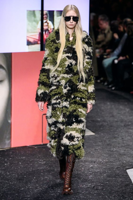 Sfilata Miu miu 2019 2020, camouflage coat