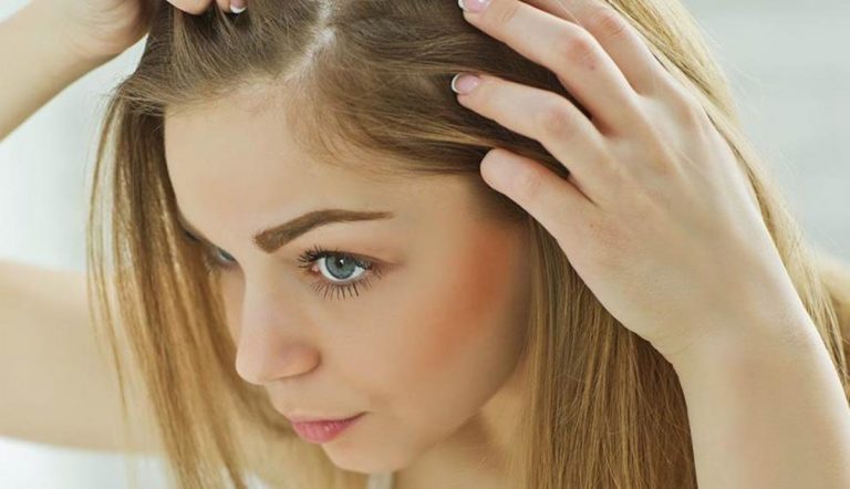 capelli in caduta libera