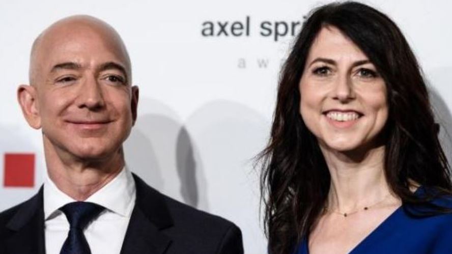 Jeff Bezos e MacKenzie Tuttle