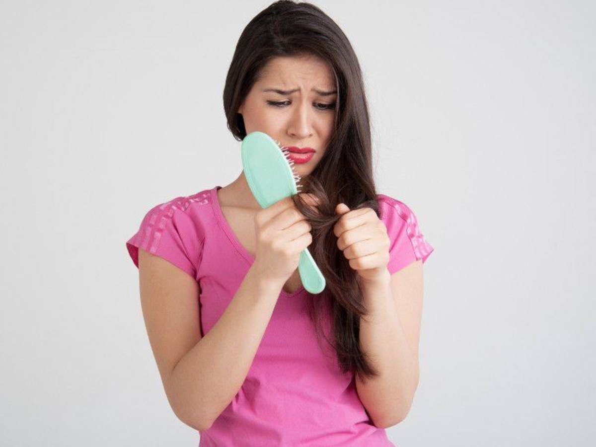 perché cadono i capelli