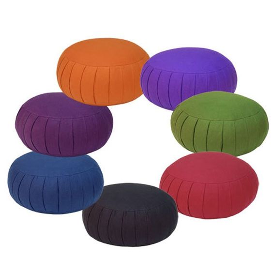 Come fare yoga a casa cuscini