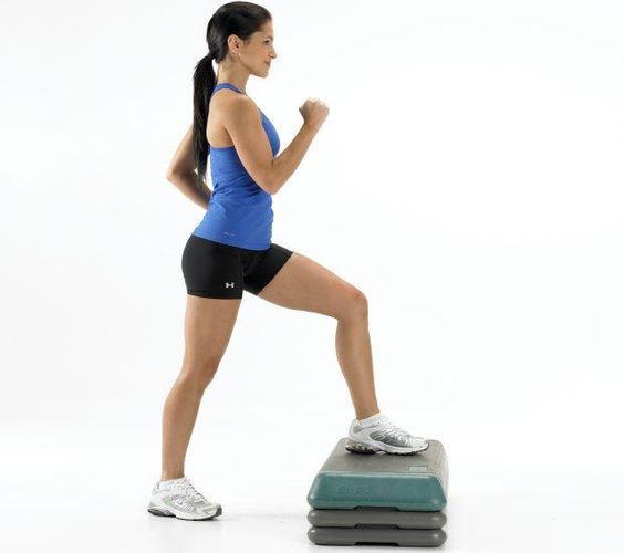 Esercizi cardio da fare a casa step up