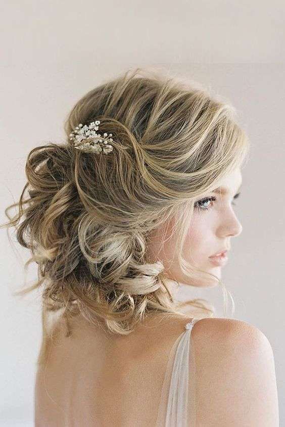 acconciatura sposa capelli medi