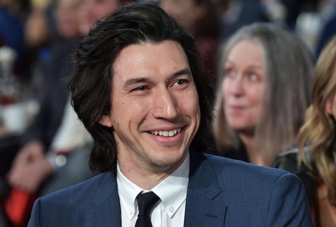Adam Driver capelli lunghi
