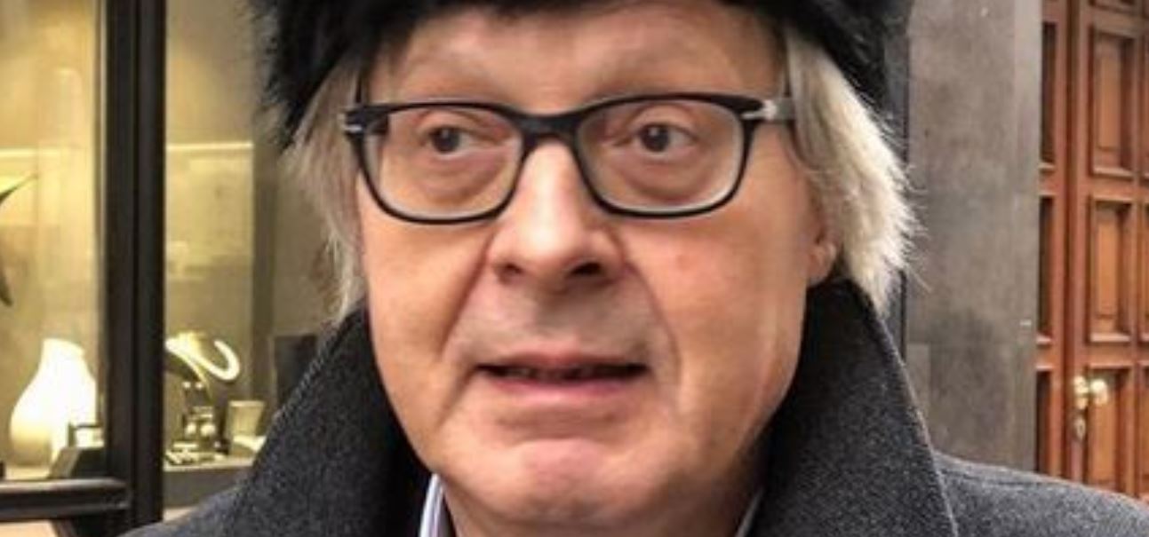 coronavirus vittorio sgarbi senza mascherina