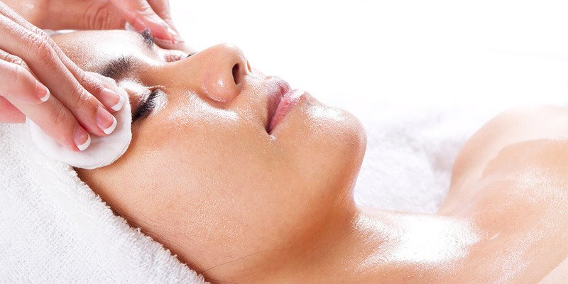 pulizia del viso a casa