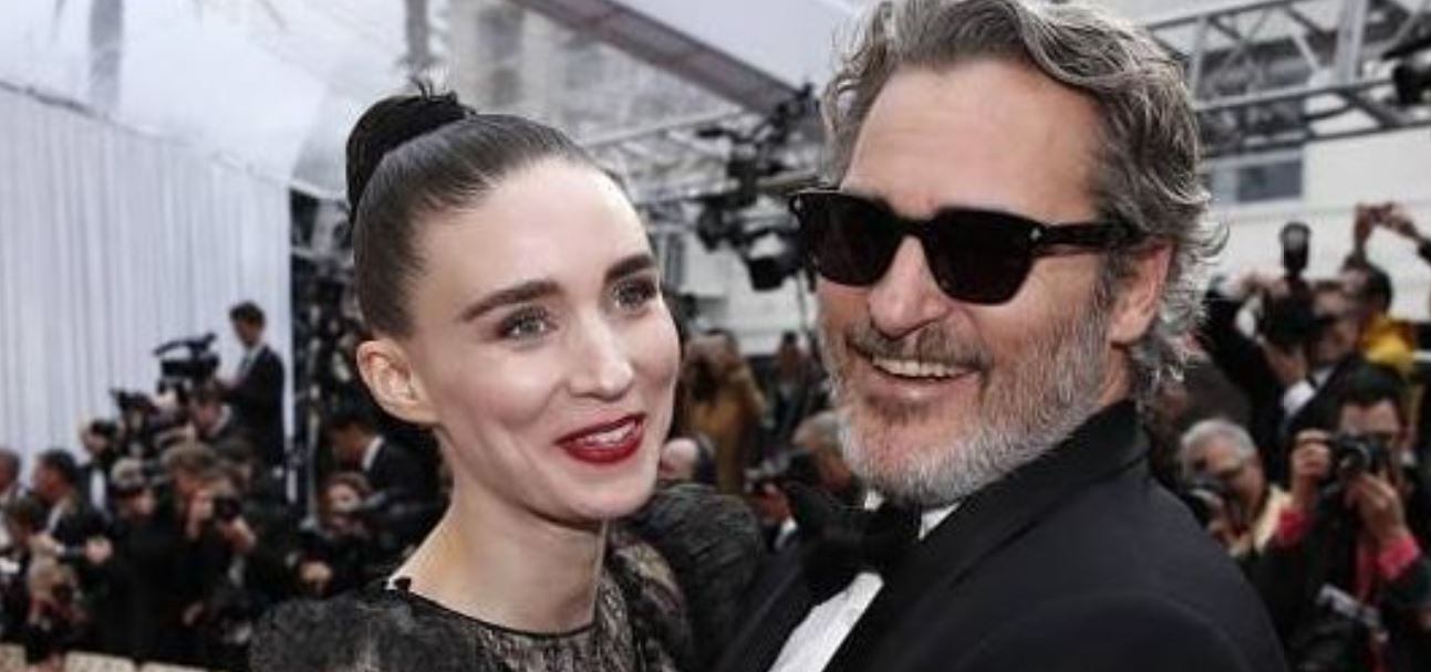 joaquin phoenix papa