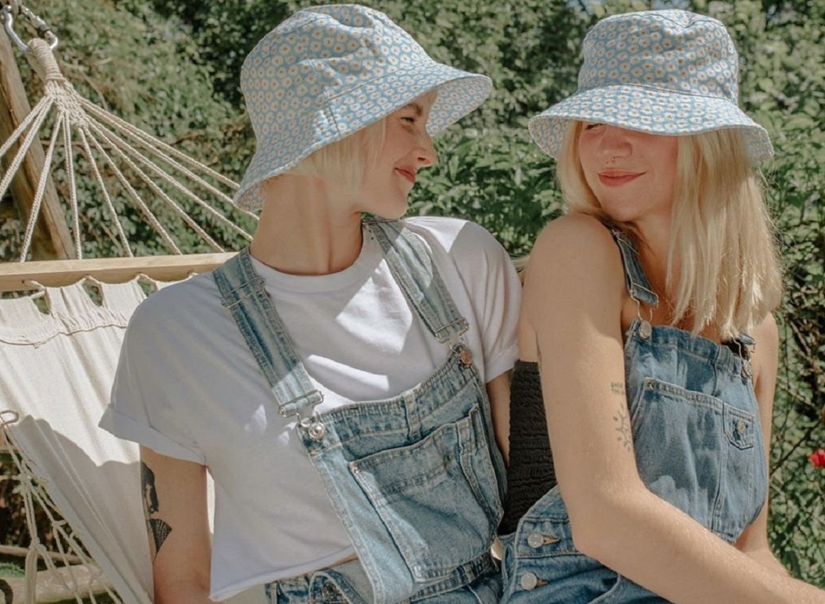 Salopette jeans come indossarla