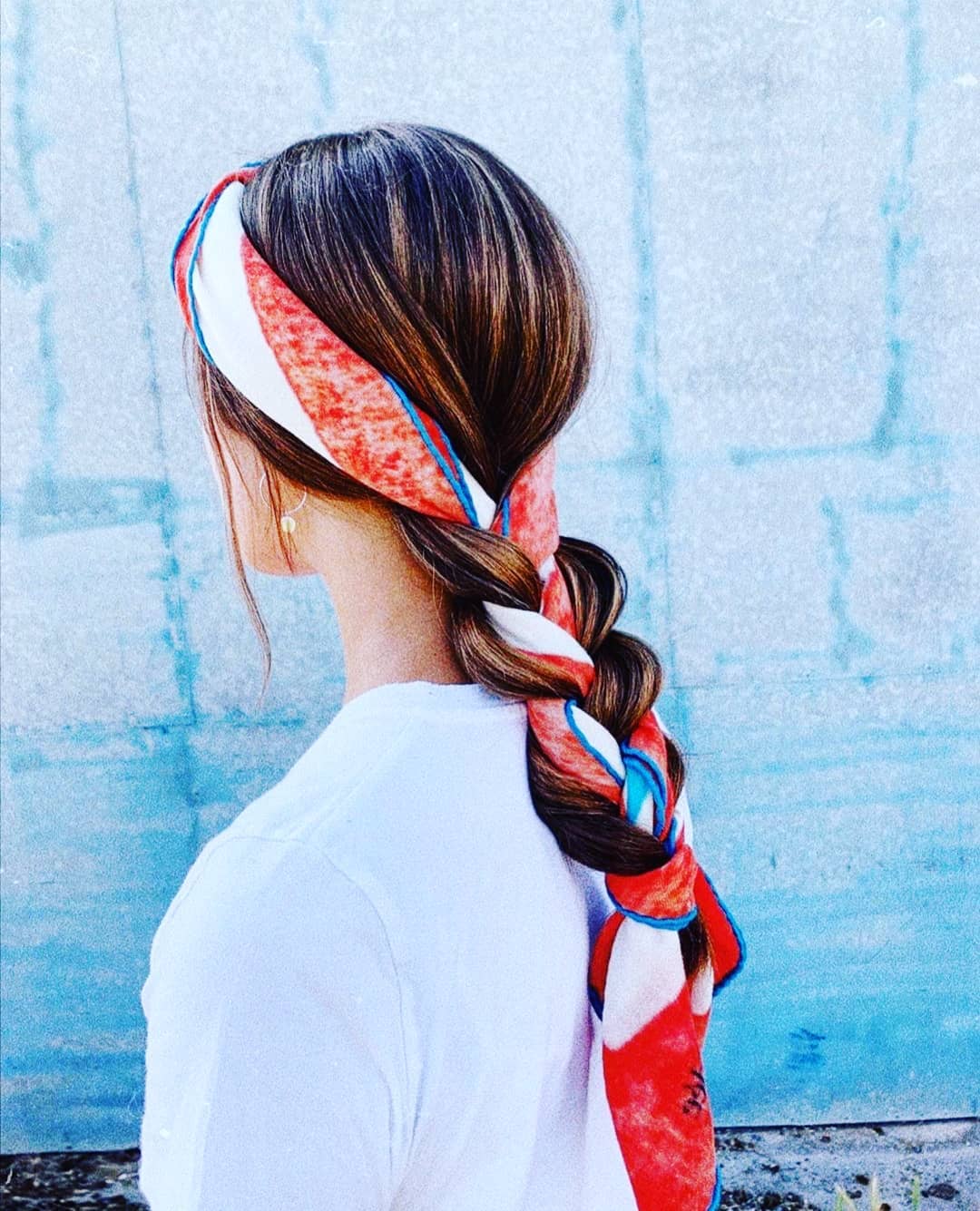 Acconciature con foulard eleganti