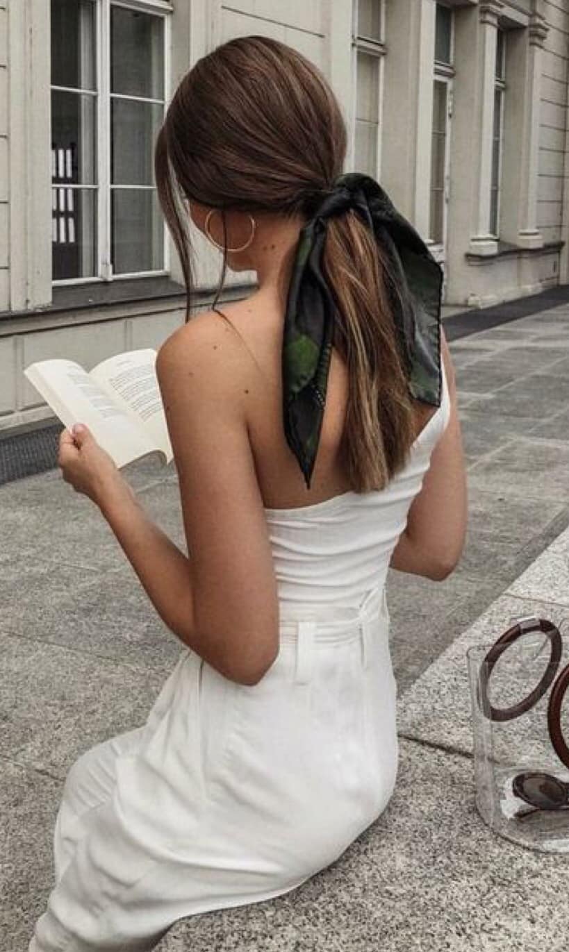 Acconciature con foulard eleganti