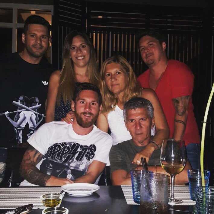 lionel messi con genitori e fratelli