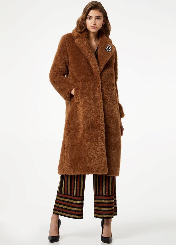 pelliccia ecologica marrone