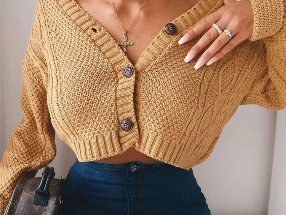 Come abbinare il cardigan corto