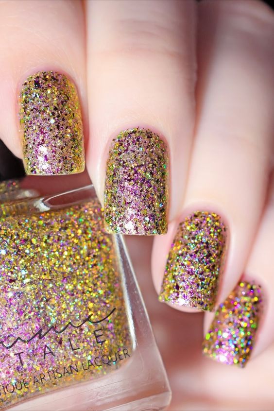 come mettere lo smalto senza sbavature