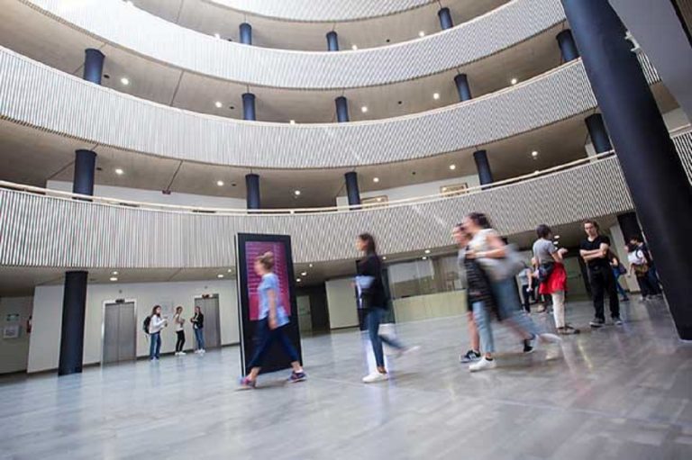 padova molesta studentessa