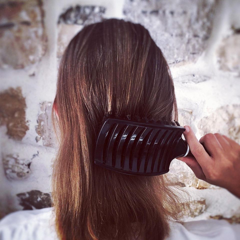 pettinare i capelli