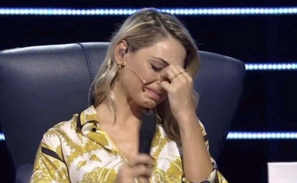 Anna Tatangelo lacrime