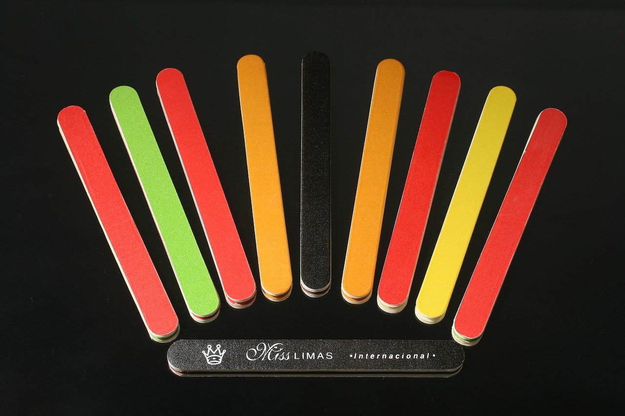 come togliere lo smalto semipermanente a casa