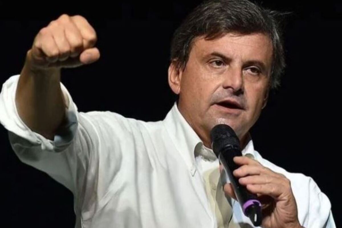 carlo calenda contro le iene