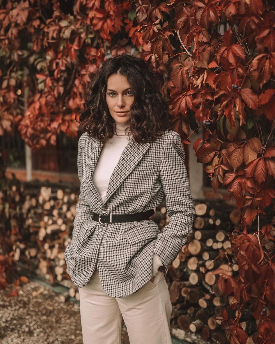 cintura sopra giacca nuovo trend