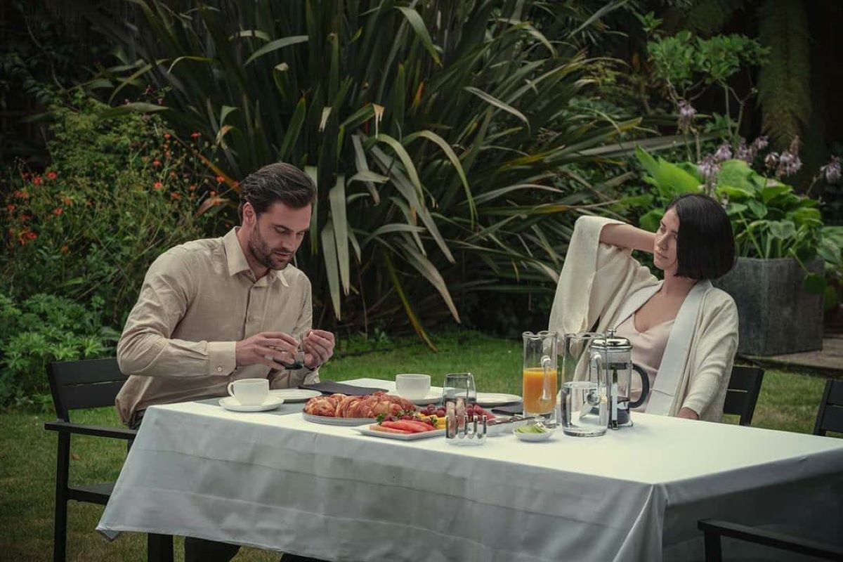 dietro i suoi occhi trama netflix