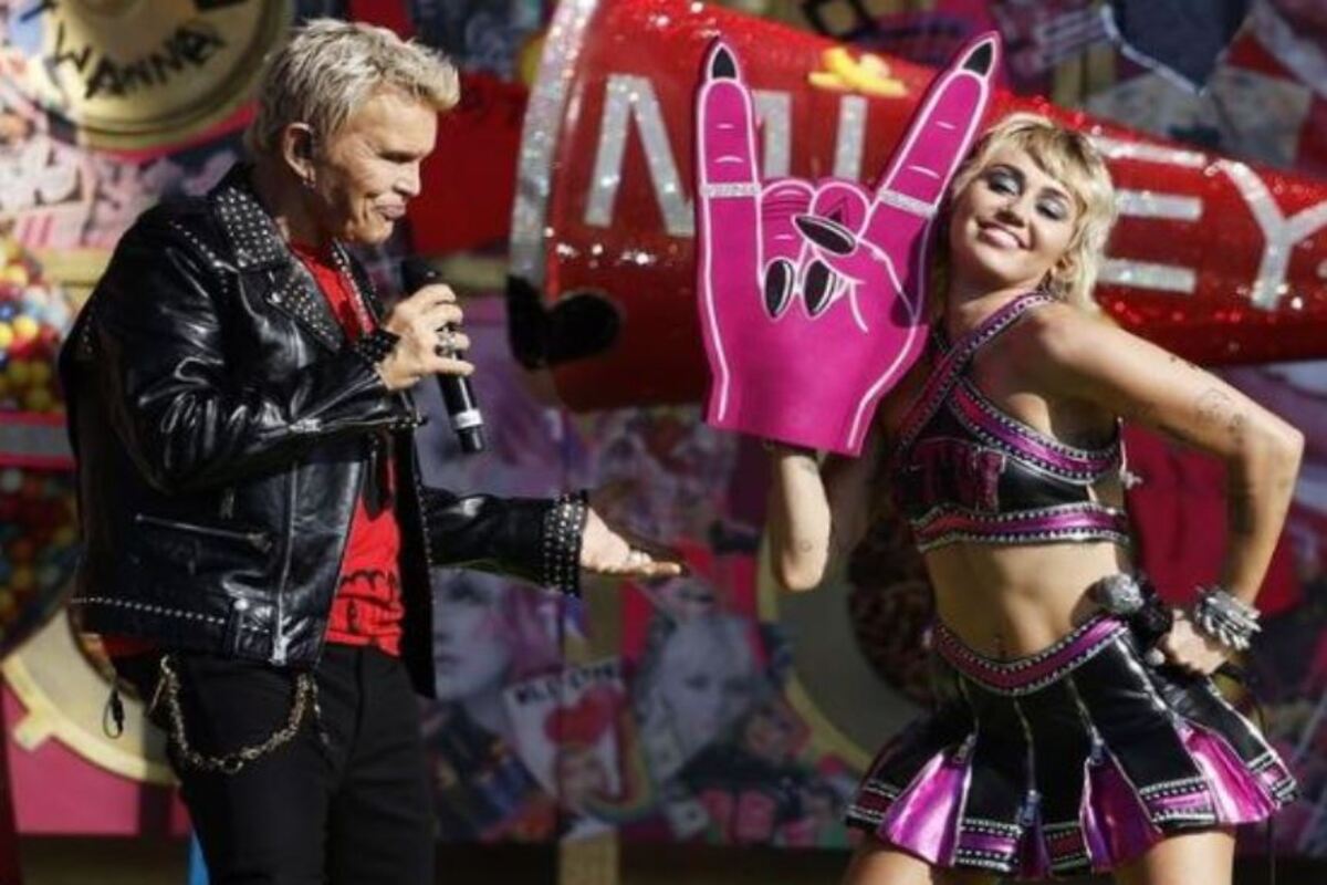 miley cyrus britney spears super bowl