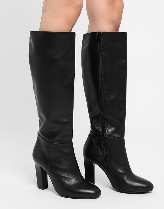 stivali alti con tacco o flat tendenza