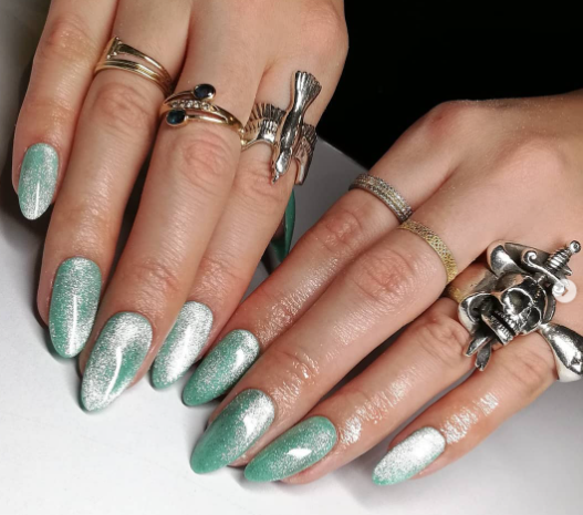 velvet nails tendenza 2021