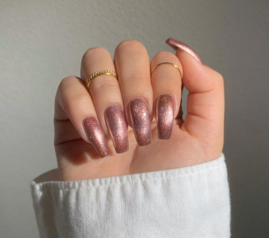 velvet nails tendenza 2021