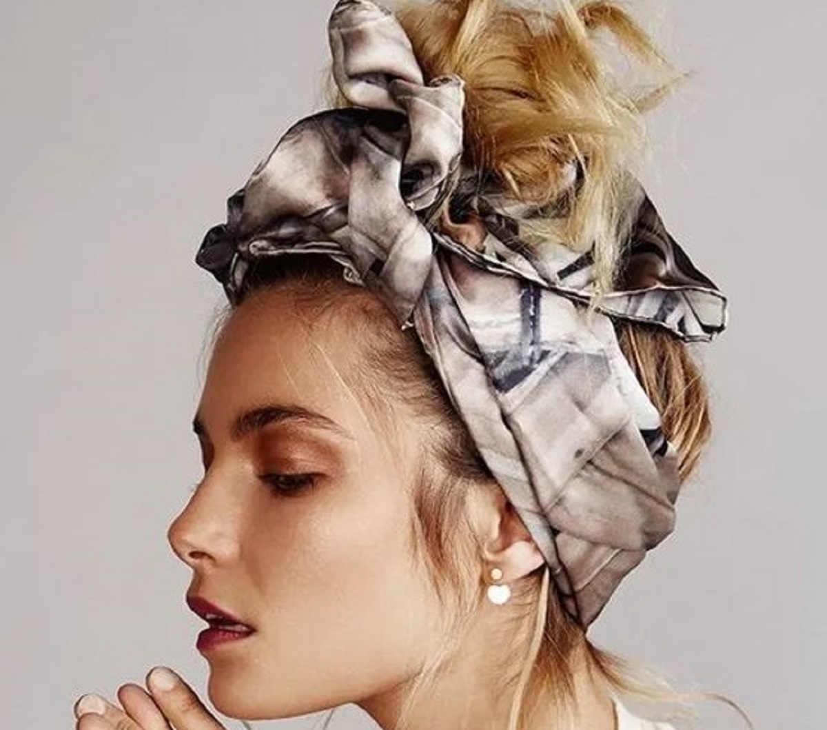 come indossare foulard e bandana sui capelli