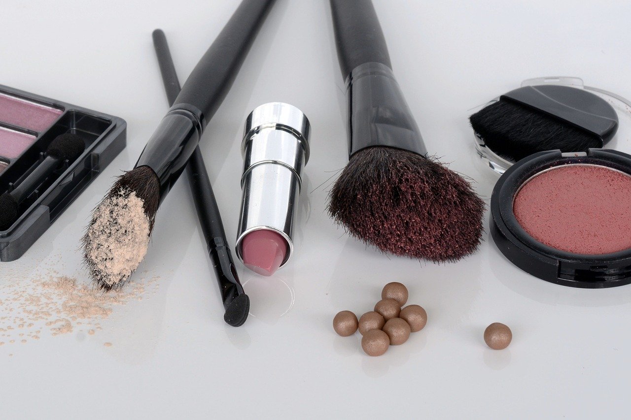 dove buttare cosmetici scaduti