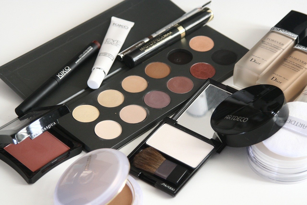 dove buttare cosmetici scaduti
