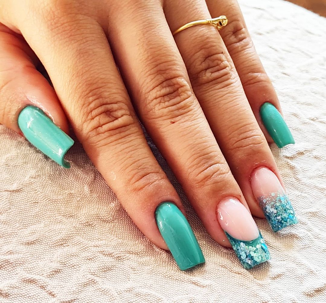 manicure verde menta