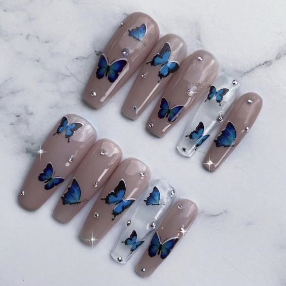press-on nails tendenza mani