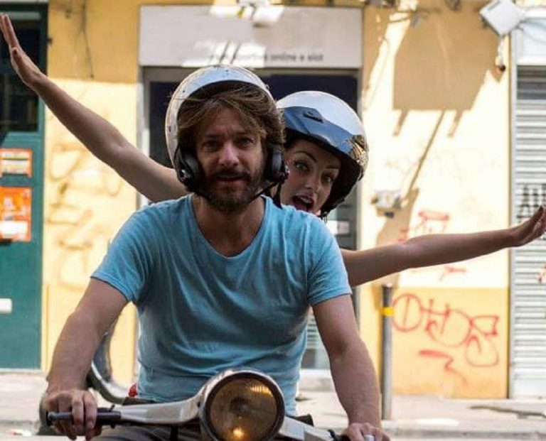 a napoli non piove mai trama