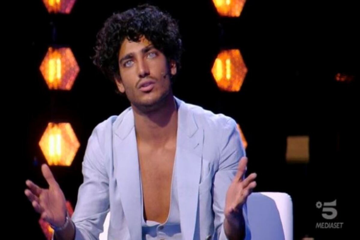 akash kumar contro isola dei famosi