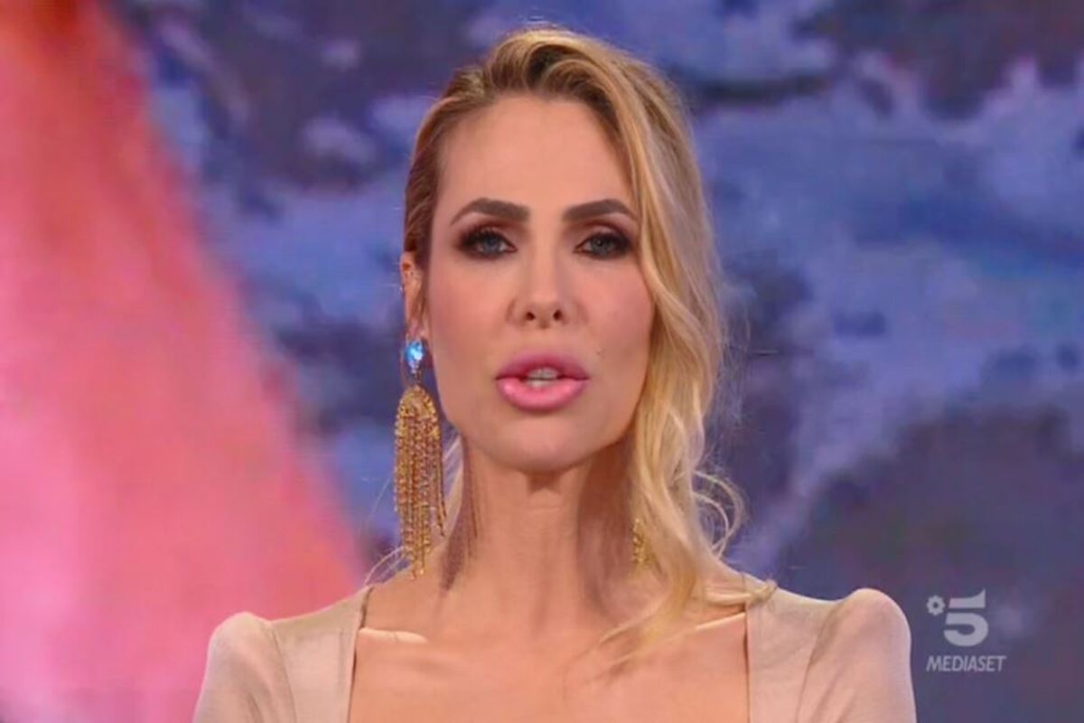 isola dei famosi ilary blasi look diciottesima puntata