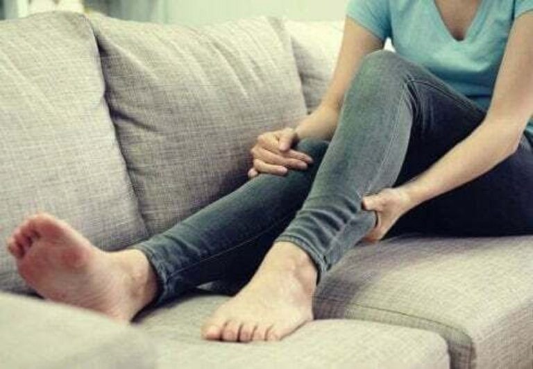 prurito alle gambe cause e rimedi