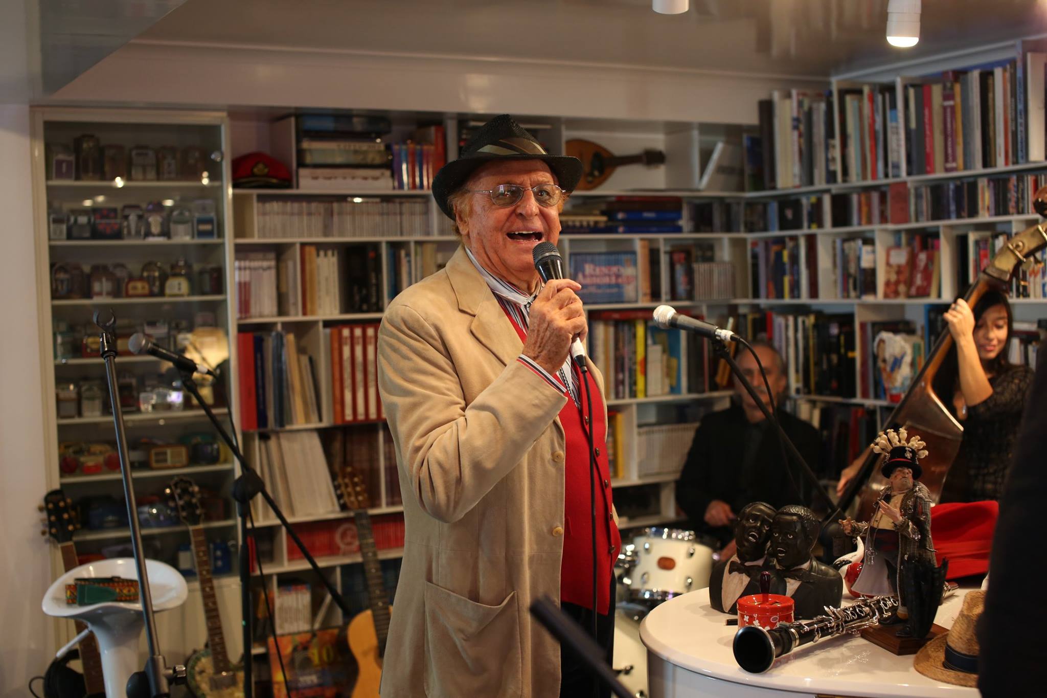 chi &egrave; renzo arbore