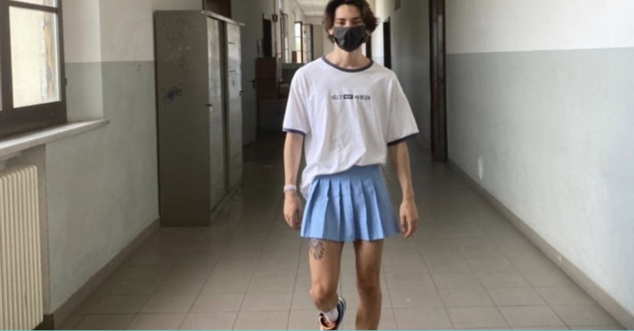 Professori a scuola con la gonna Mikel Gomez