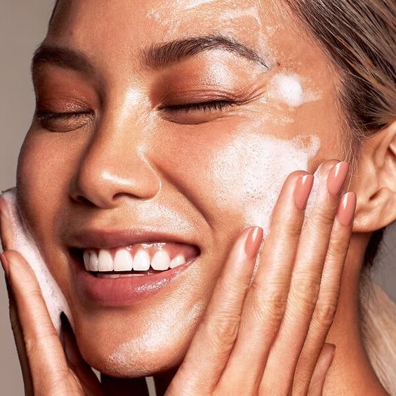 come nutrire e idratare la pelle in estate