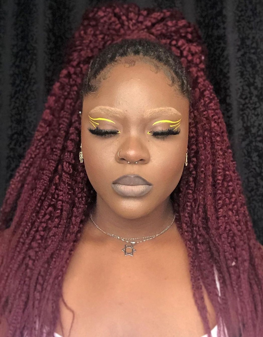 sopracciglia decolorate