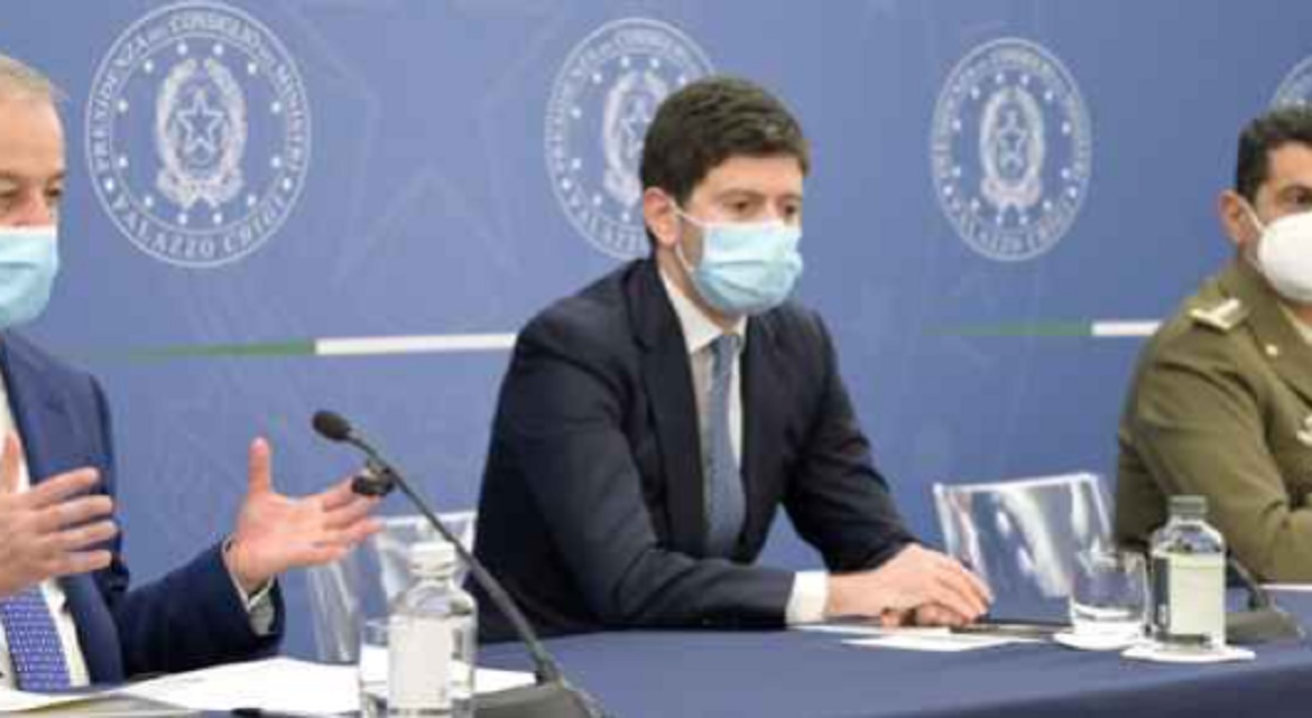 conferenza stampa vaccini