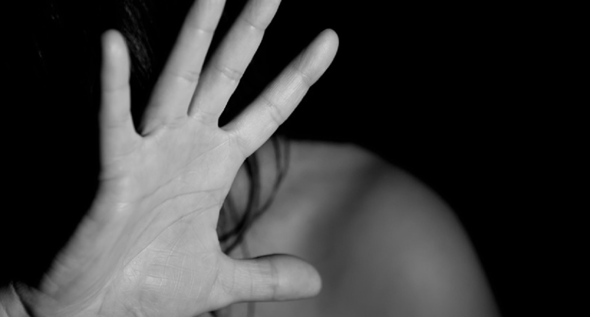 finto ginecologo molesta telefono